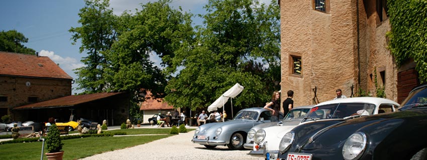 Oldtimer treffen sich gerne im fränkischen Schloss Oldtimer treffen sich gerne im fränkischen Schloss