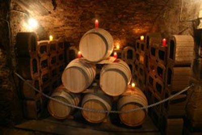 Schlosskeller vom Weingut in Franken aus dem 15. Jhd Schlosskeller in Franken
